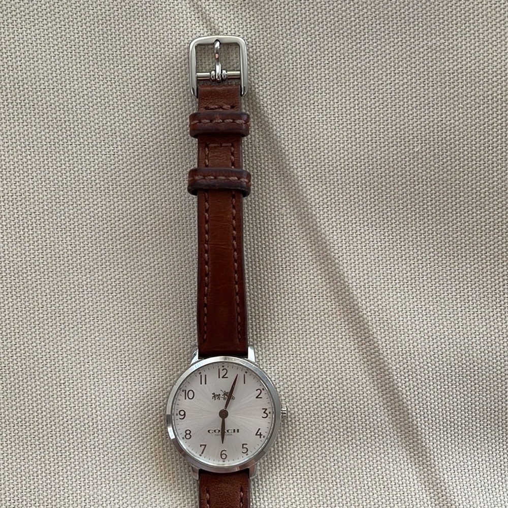 Genuine COACH Women’s Watch with genuine leather band! - Picture 5 of 7